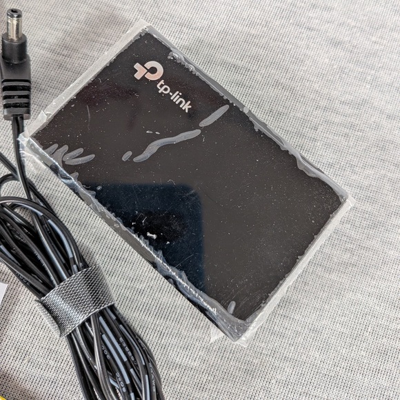 TP-Link TL-PoE150S Gigabit PoE Injector Adapter - Picture 5 of 12